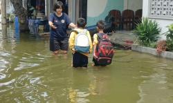 Banjir Bengawan Jero Belum Surut, Ribuan Rumah di Lamongan Masih Terendam