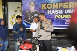 Motor Terparkir dengan Kunci Menempel Digasak, Polisi  Bekuk Tiga Orang Pelaku