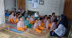 Sekolah Rusak Siswa Pindah di Rumah Warga, SPPG Turun Tangan Bangunkan Gedung Baru