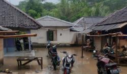 Cuaca Ekstrem Intai Agrabinta, Warga Diminta Waspada Longsor dan Pohon Tumbang