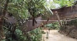 Jembatan Gantung di Lebak Ambruk Mendadak, 5 Pelajar Terjun ke Sungai dari Ketinggian 20 Meter