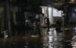 Update Banjir: 106 RT dan 14 Ruas Jalan di Jakarta Terendam, Ketinggian Capai 100 Cm