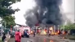 Belasan Kios Pasar Loak Adiwerna Kabupaten Tegal Terbakar