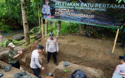 Kapolres Pangandaran Bangun Jembatan Setia, Akses Vital Pelajar Putrapinggan-Ciparakan Diselamatkan