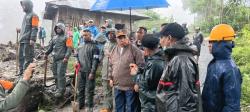 Cuaca Buruk, Pencarian 2 Korban Longsor di Manggarai Timur Dihentikan Sementara