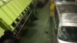 Kapal Munic Dihantam Ombak, Satu Unit Minibus Rusak Tertimpa Truk