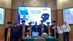 Luhung Elmu Jembar Pangaweruh: Dulu Belajar Pakai Lampu Teplok, Anak Petani Sayur Garut Jadi Doktor