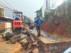 2 Titik Longsor di Depok Akibat Hujan Deras