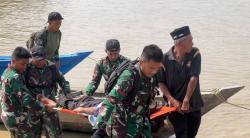 Personel Brigif 25/Siwah Jemput Bola Evakuasi Pasien Gagal Jantung dan Ginjal di Desa Sah Raja