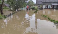 Sungai Cilemer Meluap, 422 KK di Pandeglang Terisolir Akibat Banjir
