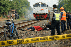 Tragis, Pria Tanpa Identitas Ditemukan Tewas di Jalur Kereta Api Cirebon