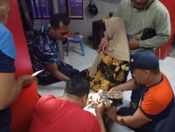 Cincin Kekecilan, Wanita Asal Kota Probolinggo Datangi Damkar Untuk Dilepas