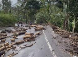 Banjir Bandang Bawa Kayu-kayu Terjang Mrebet dan Karangreja, Sejumlah Rumah Hanyut
