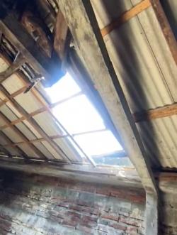 Diterjang Angin Kencang, Dua Rumah di Pagerwojo Alami Kerusakan