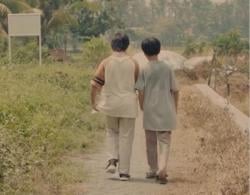 Tanah Runtuh, Kisah Sunyi Dua Anak di Dunia yang Rapuh