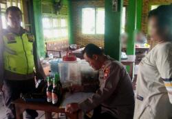 Cegah Gangguan Kamtibmas Akibat Konsumsi Minuman Beralkohol, Polsek Godong Gelar Razia Miras