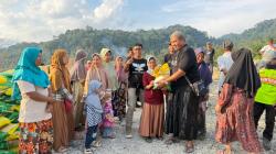 Garda Satu Peduli Bagikan Paket Pendidikan dan Sembako di Kabupaten Agam