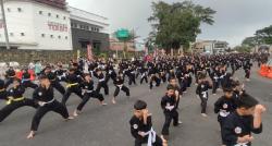 Keseruan Ratusan Pesilat Cilik Bima Suci Unjuk Kemampuan di CFD Kuningan