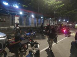 Aksi Balap Liar di Jalan Pettarani Makassar Dibubarkan Polisi, Pelaku Kabur Tinggalkan Motor