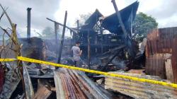 Pemilik Ikut Pengobatan Gratis, Rumah di Pangkep Dilalap Api