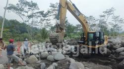 Antisipasi Banjir Susulan, Pemkab Brebes Tempatkan Empat Alat Berat