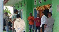 Warga Wailiti Protes Penutupan Kantor Lurah Saat Sidang Adat Oknum Anggota DPRD Sikka