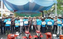 Dukung Ketahanan Pangan, Polda Jabar Tanam Jagung Serentak di Cikalong Wetan KBB