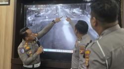 Asyik Video Call Sambil Menyetir, Pengemudi Raize Tabrak Pekerja Marka Jalan Hingga Tewas