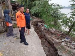 Tanah Longsor di Tepi Bengawan Solo Balen, 7 Rumah Warga Terancam Hanyut