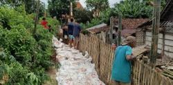 Bahu-Membahu Menjaga Sungai Bodri, Warga Cepiring Adang Ancaman Tanggul Kritis