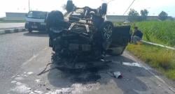 Pemuda Jogja Kemudi Mobil Mengantuk, Tabrak PJU Dan Terbalik di Jalan Lingkar Jombang