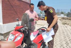 Berkas Dinyatakan Lengkap, Polsek Bandar Baru Serahkan Tersangka Kasus Pencurian ke Kejaksaan