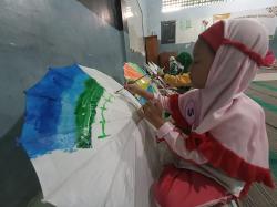 Lomba Lukis Payung Kertas, Upaya Lestarikan Tradisi Khas Kaliwungu Sejak Usia Dini