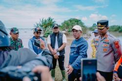 Kapolres Karawang dan Forkopimda Tinjau Banjir di Cilamaya Wetan