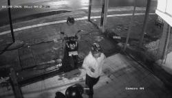 Pembobolan Toko Pakaian di Gowa Terekam CCTV