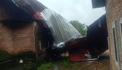 Hujan Deras dan Angin Kencang Terjang Gowa, 7 Rumah Warga Rusak dan 3 Pohon Tumbang