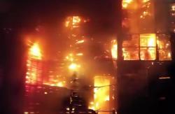 Pusat Perbelanjaan Terbesar di Cilacap Terbakar Hebat, Kobaran Api Sempat Bikin Warga Panik