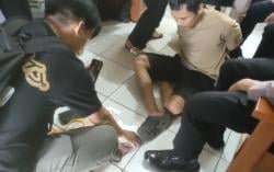 Satlantas Pandeglang Tangkap Pengendara Lawan Arus, Bawa 363 Butir Hexymer