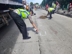 Tabrak Pembatas Cor Bambu, Pemotor Terlindas Truk di Jalur Kontraflow Pantura Cepiring