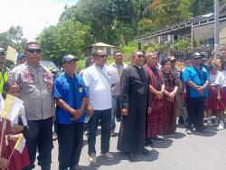 Disambut Adat, Tarian, dan Doa, Mgr Yohanes Hans Monteiro Resmi Tiba di Bumi Lamaholot