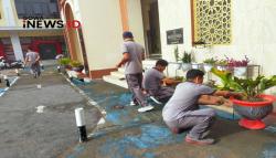 Jaga Kebersihan dan Kenyamanan Beribadah, Intelkam Polres Gowa Gelar Kerja Bakti
