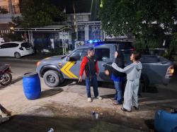 Gelap Mata Karena Cemburu Mahasiswa di Teluk Jambe Karawang Banting dan Tusuk Rekannya ke Aspal