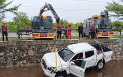 Rem Blong, Mobil Double Kabin Terjun ke Sungai di Palangka Raya, Pengemudi dan Anak 6 Tahun Selamat