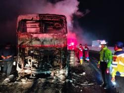 Bus PO Haryanto Terbakar di Tol Pemalang, Hangus Tinggal Kerangka