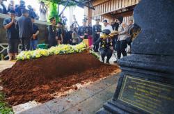 Kapolri Lepas Kepergian Eyang Meri dengan Janji Jaga Amanah Jenderal Hoegeng