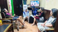 Sentuh Kelompok Rentan, TPS Lakukan Perawatan Bayi Terlantar dan Lansia di Malang