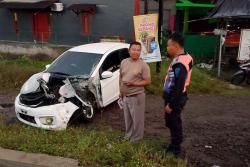 Kecelakaan di Cilacap, Mobil Ditabrak KA Angkutan Semen