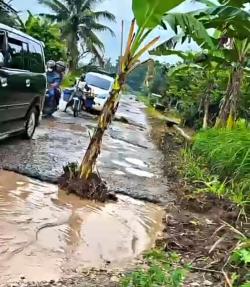 Jalan Pujorahayu Pesawaran Dikeluhkan, DPRD Dorong Perbaikan Jalur Alternatif Bandara