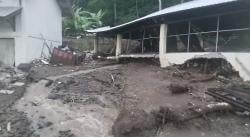 Dinding Gedung TPS 3R Desa Bulakan Pemalang Jebol Diterjang Longsor