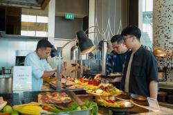 Menu Ramadan Nusantara hingga Timur Tengah Siap Temani Momen Berbuka di Surabaya